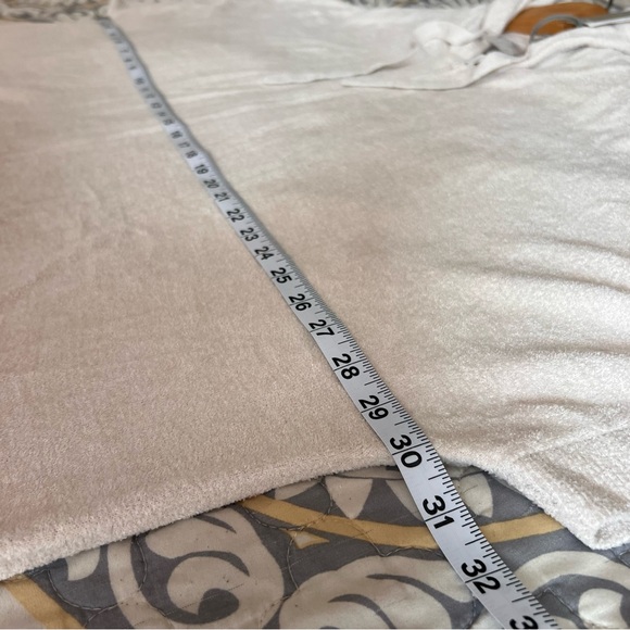 NWT Barefoot Dreams CozyChic
Ultra Lite short sleeve Zip Up Hoodie, L / XL - Picture 9 of 12